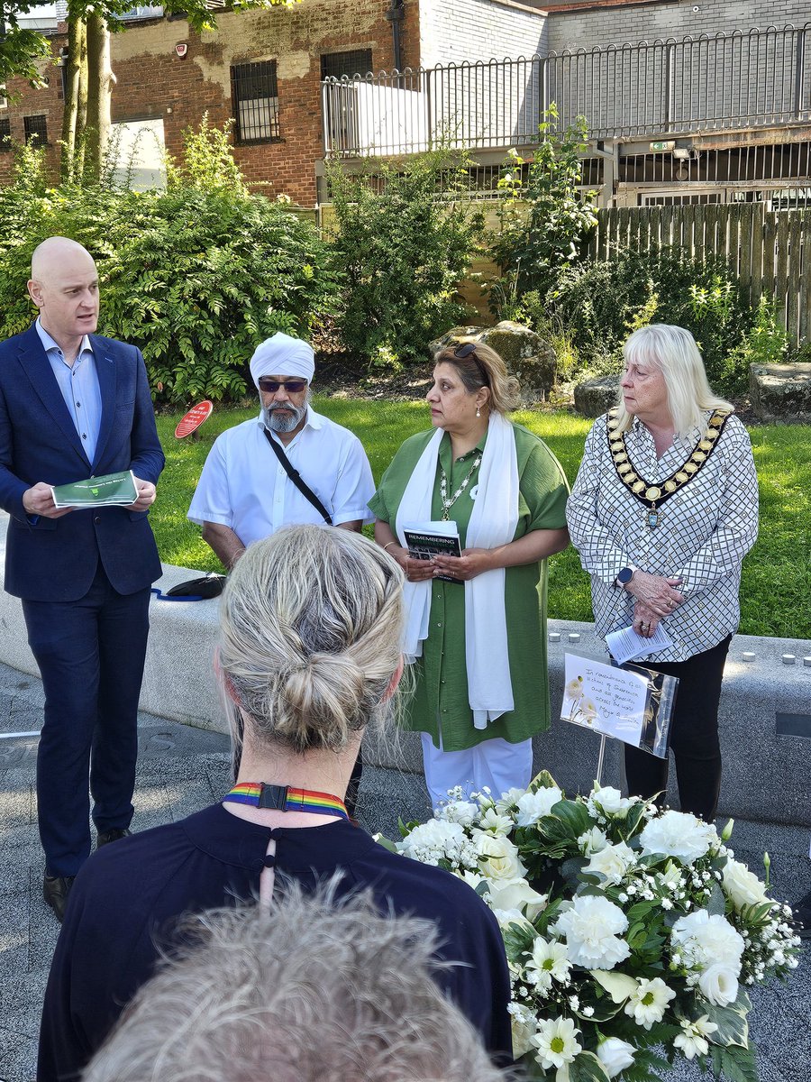Light_Fndn's tweet image. This morning, we were honoured to attend a small and intimate memorial in remembrance of Srebrenica, at the kind invitation of The Right Worshipful The Mayor of Preston Cllr Sue Whittam.

Alongside faith and civic leaders, we took part in a flag-raising ceremony.

@prestoncouncil