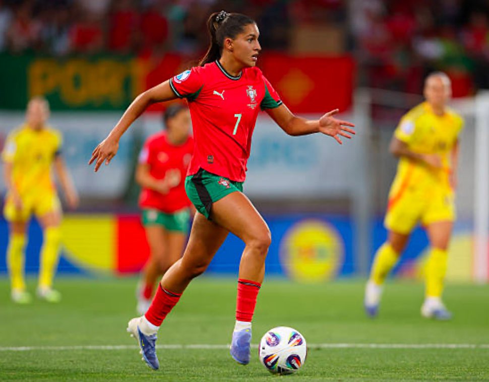 kikasource's tweet image. kika gets an assist for telma encarnacao’s goal !!