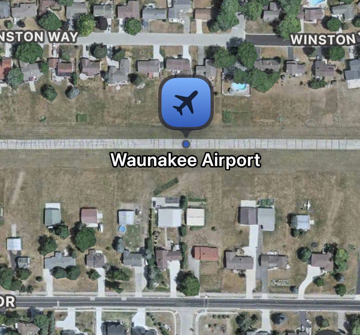 SteelSully's tweet photo. @historyinmemes Waunakee Airport (outside Madison, WI) has a community like this.  I have cousins who live there and it’s pretty dope to just walk out the back, grab the Cessna from the hanger/garage and have a picnic lunch in the sky. https://t.co/Pt72yEEtMe