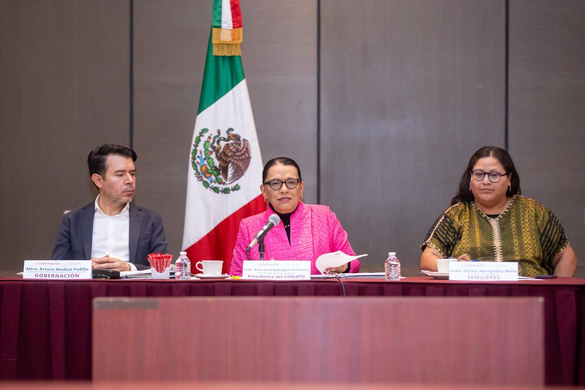 rosaicela_'s tweet photo. #Hoy encabezamos la Sesión Ordinaria del Pleno del @CONAPO_mx, desde donde expresamos que ante el nuevo escenario demográfico de nuestro país, el @GobiernoMX trabaja en políticas y estrategias para brindar mejores posibilidades de vida y desarrollo al pueblo de #México. 🇲🇽 @Claudiashein @CitlaHM 
@MRocioGP @GabrielaRodr108
@arturomedinap @UNFPA @UNFPAMexico