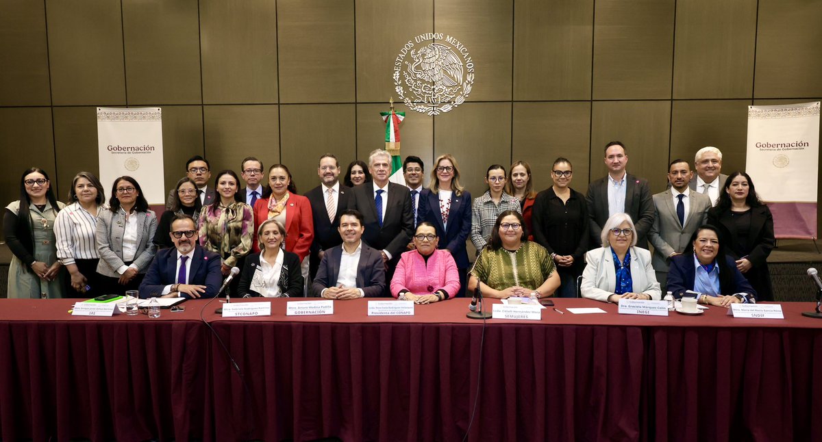 rosaicela_'s tweet photo. #Hoy encabezamos la Sesión Ordinaria del Pleno del @CONAPO_mx, desde donde expresamos que ante el nuevo escenario demográfico de nuestro país, el @GobiernoMX trabaja en políticas y estrategias para brindar mejores posibilidades de vida y desarrollo al pueblo de #México. 🇲🇽 @Claudiashein @CitlaHM 
@MRocioGP @GabrielaRodr108
@arturomedinap @UNFPA @UNFPAMexico