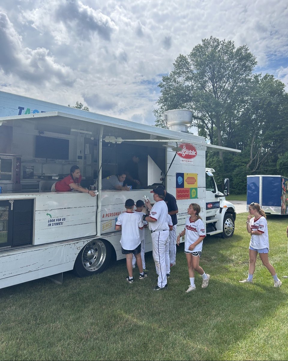 CLEInspires's tweet image. Guardians Youth Summer Camps brought the energy in Macedonia this week😎⚾️
Shoutout to Sugardale for the hot dogs and Union Home Mortgage for the support!