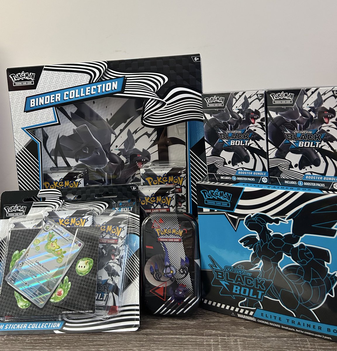 littledarkfury's tweet image. Big shoutout & thank you to @PokemonTCG for sending me some early Black Bolt product to open up! As a Gholdengo enjoyer i am praying for some Genesect exs 🪙 🙏
Stay tuned on the channel on July 17th to see the opening 😁