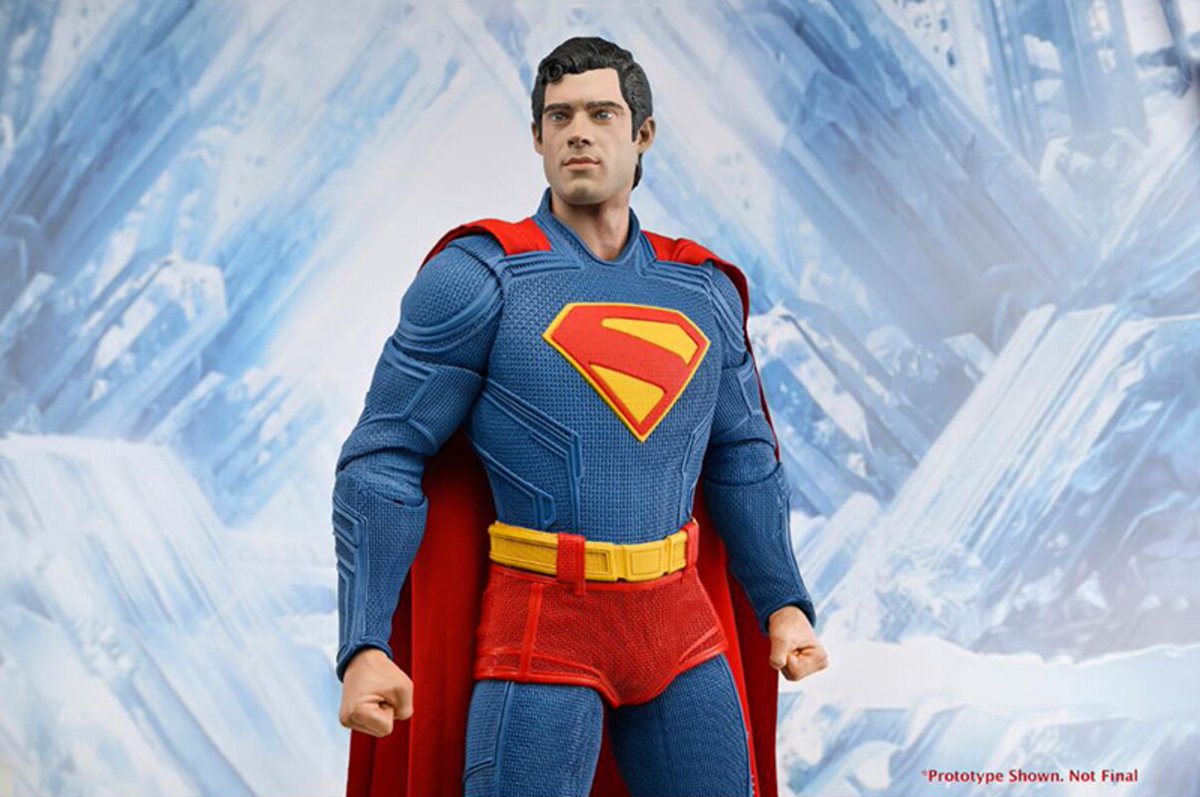 It's a bird! It's a plane! It's...NECA's 18-inch Superman with tons of articulation, a fabric cape, and incredible suit detail from the scan of the actual suit used in the 2025 film! toywiz.com/neca-2025-quar… #toywiz #superman