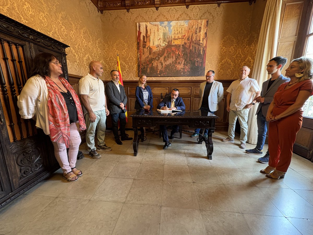 Míriam Pérez (@miriamvng) on Twitter photo Finalitzen els actes del 750è aniversari de la Carta Pobla amb l’exposició “Vila Nova 1274: una llegenda d’emancipació”, a la <a href="/mvictorbalaguer/">Museu Víctor Balaguer</a>. L’acte ha comptat amb la presència de l’alcalde de Vila-real, José Benlloch, i la vicealcaldessa Maria Fajardo. <a href="/ajuntamentvng/">Vilanova i la Geltrú</a> Finalitzen els actes del 750è aniversari de la Carta Pobla amb l’exposició “Vila Nova 1274: una llegenda d’emancipació”, a la <a href="/mvictorbalaguer/">Museu Víctor Balaguer</a>. L’acte ha comptat amb la presència de l’alcalde de Vila-real, José Benlloch, i la vicealcaldessa Maria Fajardo. <a href="/ajuntamentvng/">Vilanova i la Geltrú</a>