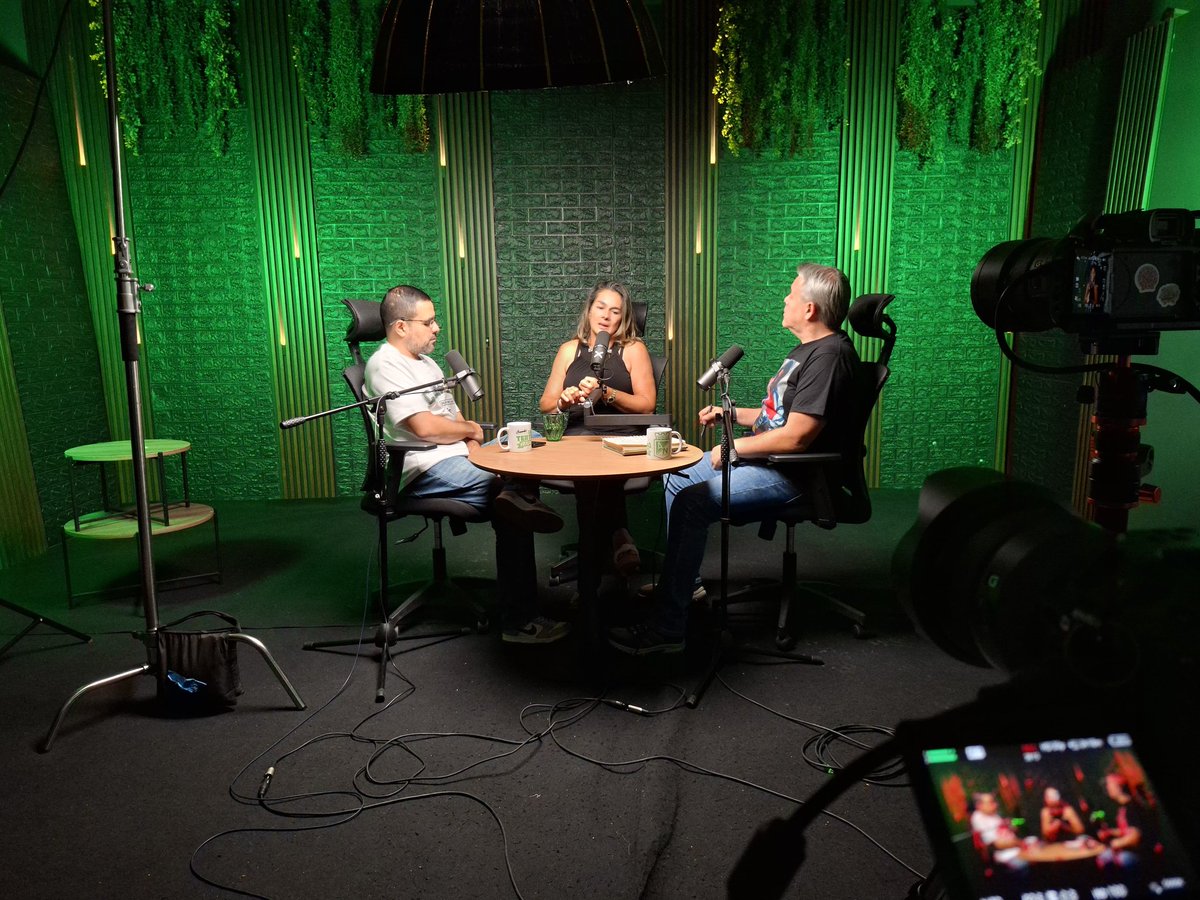 🔥 Estamos preparando algo muy especial... 👀

Próximamente Doña Magnolia Echeverry, esposa del gran <a href="/higuitarene/">René Higuita</a>, en La Tertulia, el #podcast... 🎙️💚

#LaTertuliaelpodcast #AlteticoNacional #Verdolaga #LaTertuliaVerdolaga