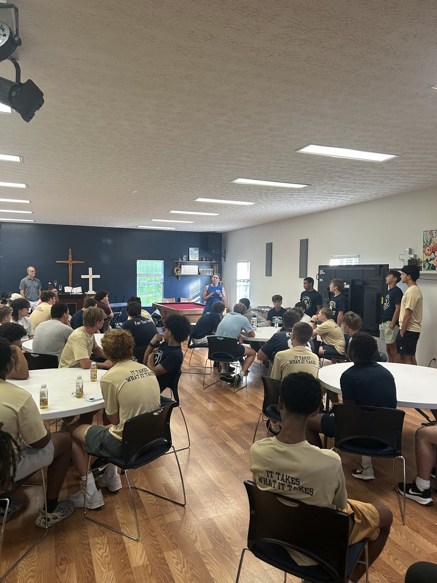 EtownFB's tweet image. For EHS Panther Football, it’s not just about what we do on the field—it’s about who we are off of it. 

We spent the day at the Wesley Hilltop mulching playgrounds, clearing garden beds, moving furniture, and improving trails. Proud to serve and grow together. #ForTheTown