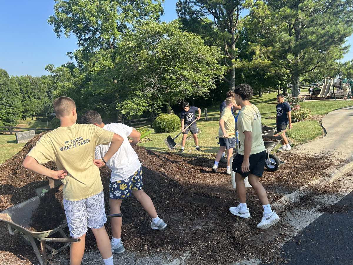 EtownFB's tweet image. For EHS Panther Football, it’s not just about what we do on the field—it’s about who we are off of it. 

We spent the day at the Wesley Hilltop mulching playgrounds, clearing garden beds, moving furniture, and improving trails. Proud to serve and grow together. #ForTheTown