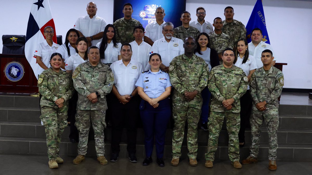 aeronavalpanama's tweet photo. “Seguimos construyendo estrategias efectivas para ser el puente con la sociedad; por aire, mar y tierra, la #Aeronaval está donde más nos necesiten”.
Expresó la mayor Jennifer Pérez, directora de la #DINACE, quien también agradeció a todo su personal por la #EntregaYCompromiso. https://t.co/zMkYLOPkbO