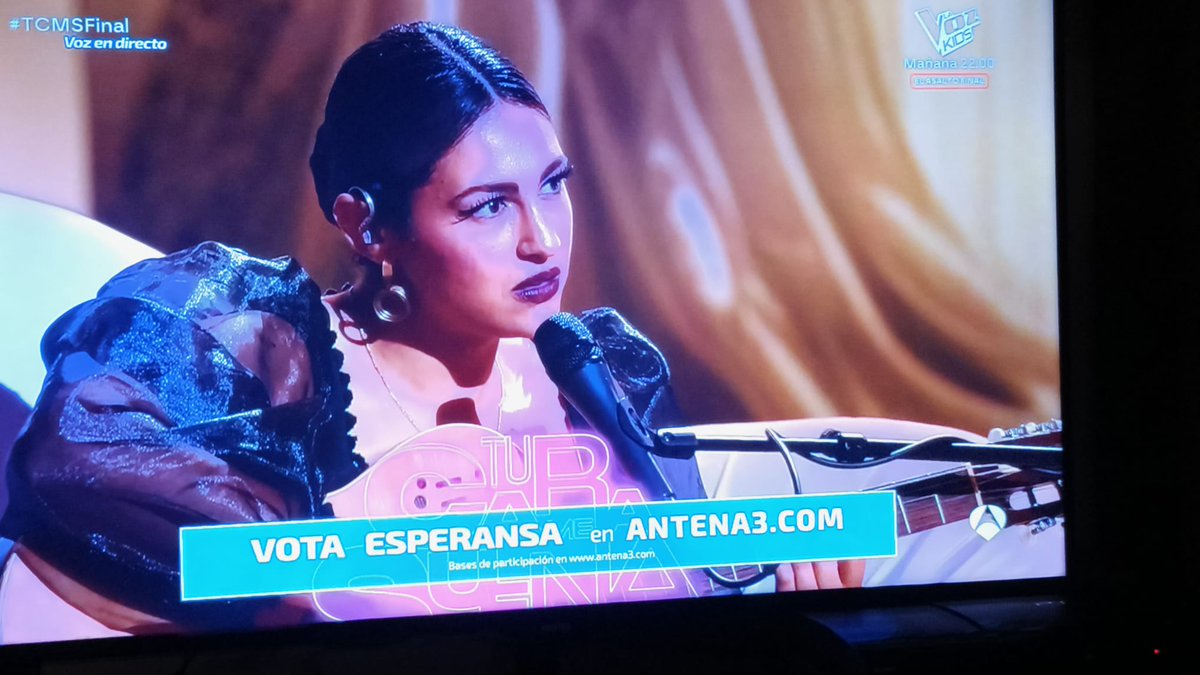 LadyNostalgiaM1's tweet photo. Entró como una de las graciosas....acaba el programa con la admiración de todos ..no es cantante es mucho más 😍❤️❤️❤️
#TCMSFinal 
#esperansaengrasia https://t.co/LzzCyYjBdU