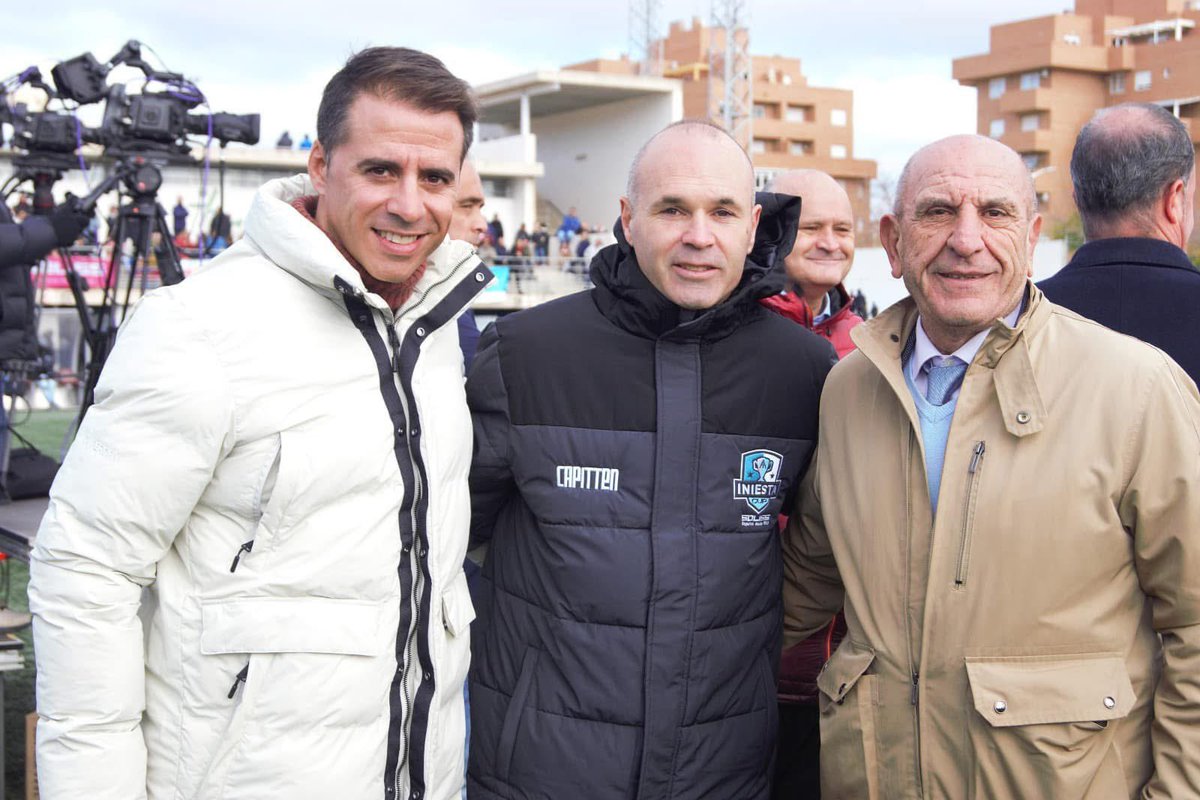 Deportes Castilla-La Mancha (@deportesclm) on Twitter photo 🏆🌍 Hace justo 15 años, un castellanomanchego marcaba el gol que le daba a la <a href="/SEFutbol/">Selección Española Masculina de Fútbol</a> la victoria en el Mundial
🔝👏🏽 <a href="/andresiniesta8/">Andrés Iniesta</a> representa los valores del deporte en CLM: el talento, el esfuerzo y el éxito, todo ello presumiendo siempre del amor a su tierra
#DeportesCLM 🏆🌍 Hace justo 15 años, un castellanomanchego marcaba el gol que le daba a la <a href="/SEFutbol/">Selección Española Masculina de Fútbol</a> la victoria en el Mundial
🔝👏🏽 <a href="/andresiniesta8/">Andrés Iniesta</a> representa los valores del deporte en CLM: el talento, el esfuerzo y el éxito, todo ello presumiendo siempre del amor a su tierra
#DeportesCLM