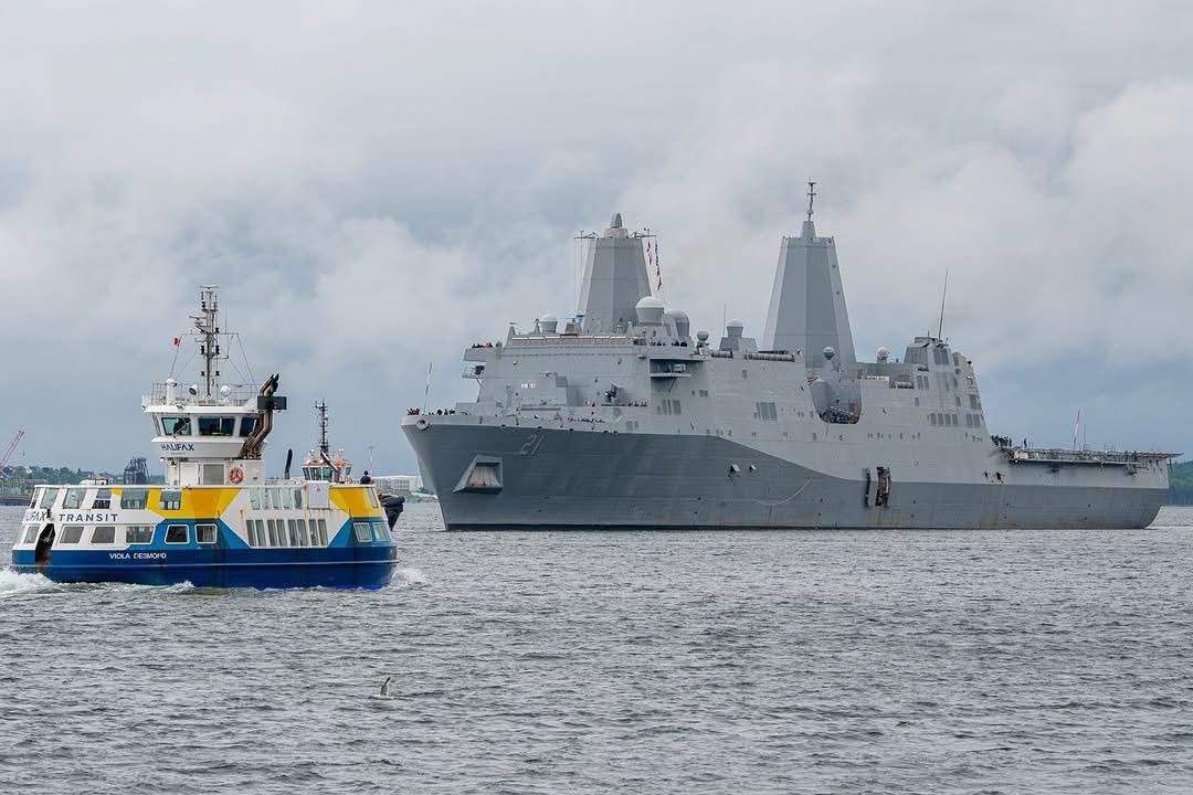 USFleetForces's tweet image. 🇺🇸🤝🇨🇦🤝🇳🇱
📍HALIFAX, Nova Scotia -The amphibious transport dock USS New York (LPD 21) and Rotterdam-class landing platform dock HNLMS Johan de Witt (L 801) arrived in Canada for a scheduled port visit, marking the completion of Atlantic Alliance 2025 (AA25), July 11, 2025.