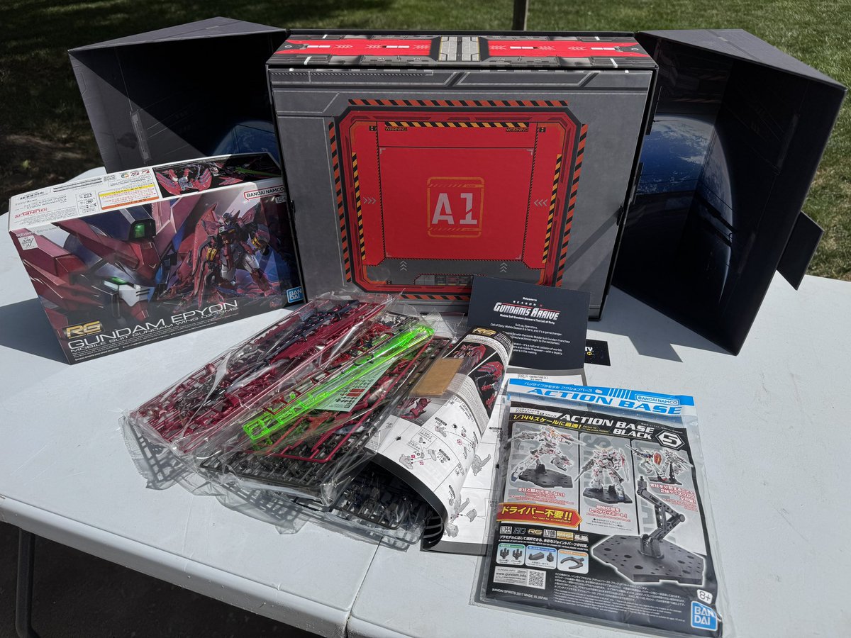 Yooo chat! Call of Duty Mobile sent me a Gumdam collaboration package!

Also <a href="/PlayCODMobile/">Call of Duty: Mobile</a> is doing a giveaway!!! 

1x COD points card!

Anyone that retweets this post is entered right into the giveaway. Make sure to follow so I can dm you if you win! 

#CODMxGundam