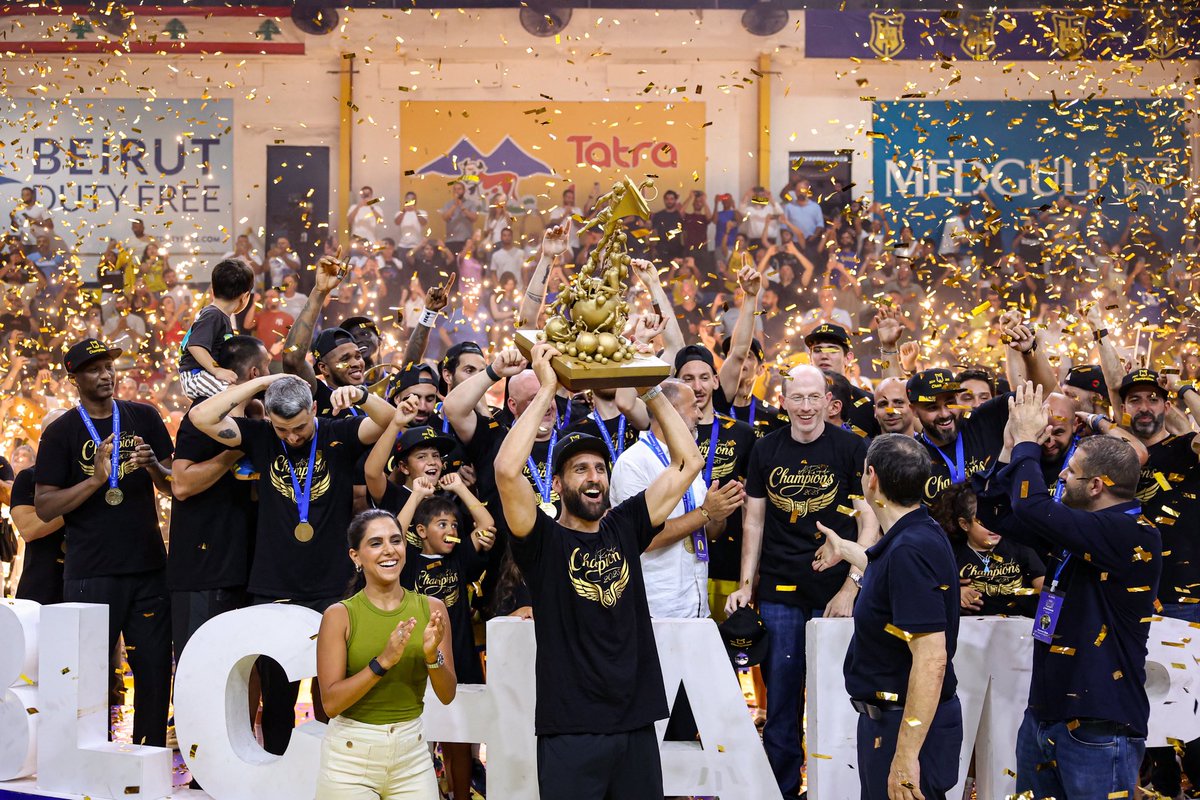 AlRiyadiClub's tweet photo. Another year, another title, that’s 3 in a row and 38 total for Al Riyadi 🏆✨

#AlRiyadiClub https://t.co/0OfIWicpGE