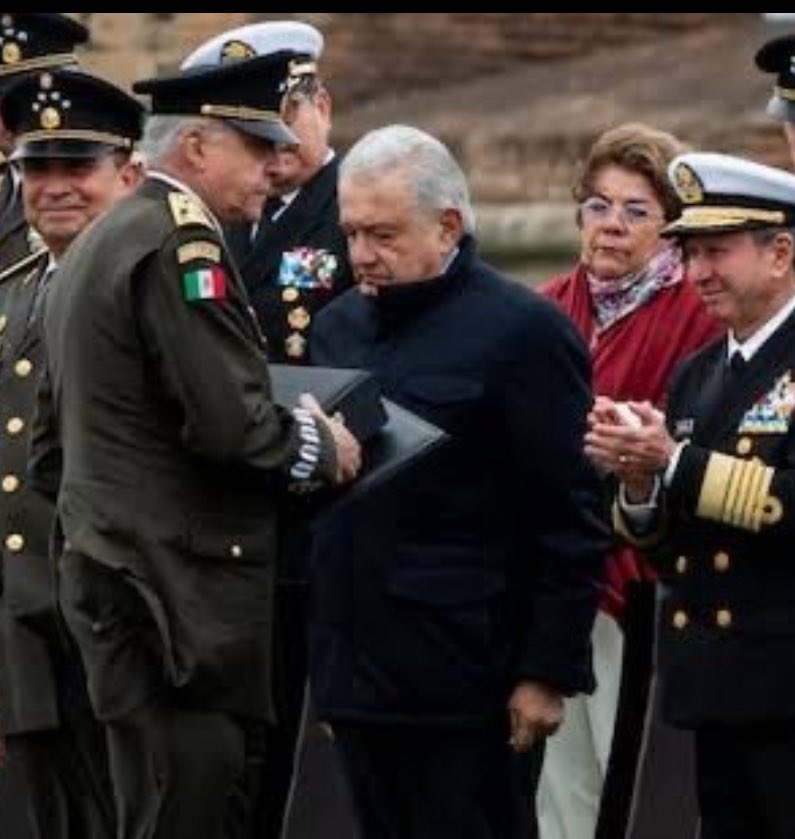 LadyMentiras <a href="/Claudiashein/">Claudia Sheinbaum Pardo</a> 
toma sopa de su propio chocolate.