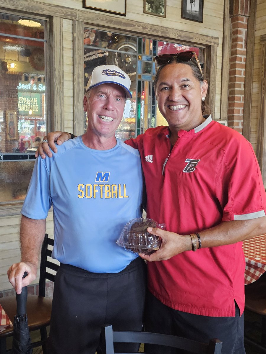 T2Smigiel tweet media