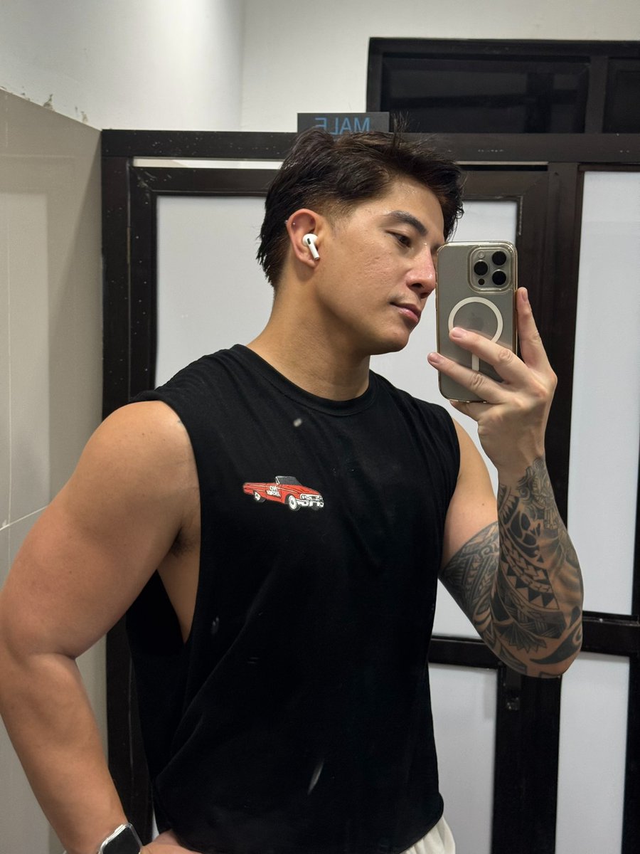 MJDadiore89's tweet photo. 💦💦💦 https://t.co/NWbEdcGgpY