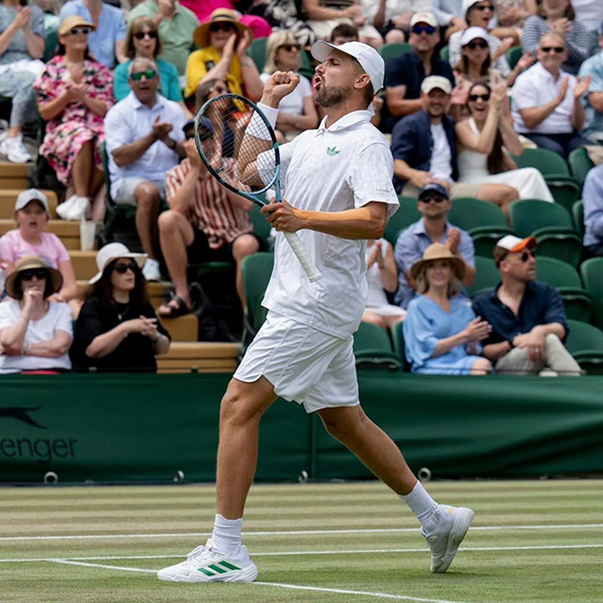 TexasMTN's tweet image. What could be better than breakfast and #Wimbledon !? Be sure to tune in to ESPN on Saturday at 7 a.m. CT as #LonghornLegend Lloyd Glasspool plays for the men's doubles championship on Centre Court! #HookEm ๐ค๐พ | ๐ธ AELTC/Jonathan Nackstrand
