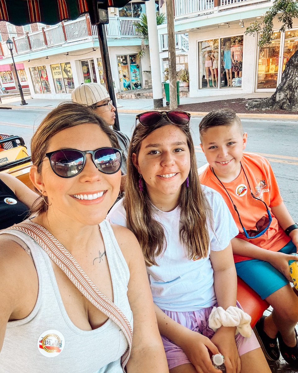 🚂 Witness Key West like never before aboard the iconic Conch Tour Train! 🌴 We recently had some awesome visitors and are so grateful for the chance to partner with others to share the magic of the Key West experience.
Image from: @ kiraleecrawford 
bit.ly/4drlPmB