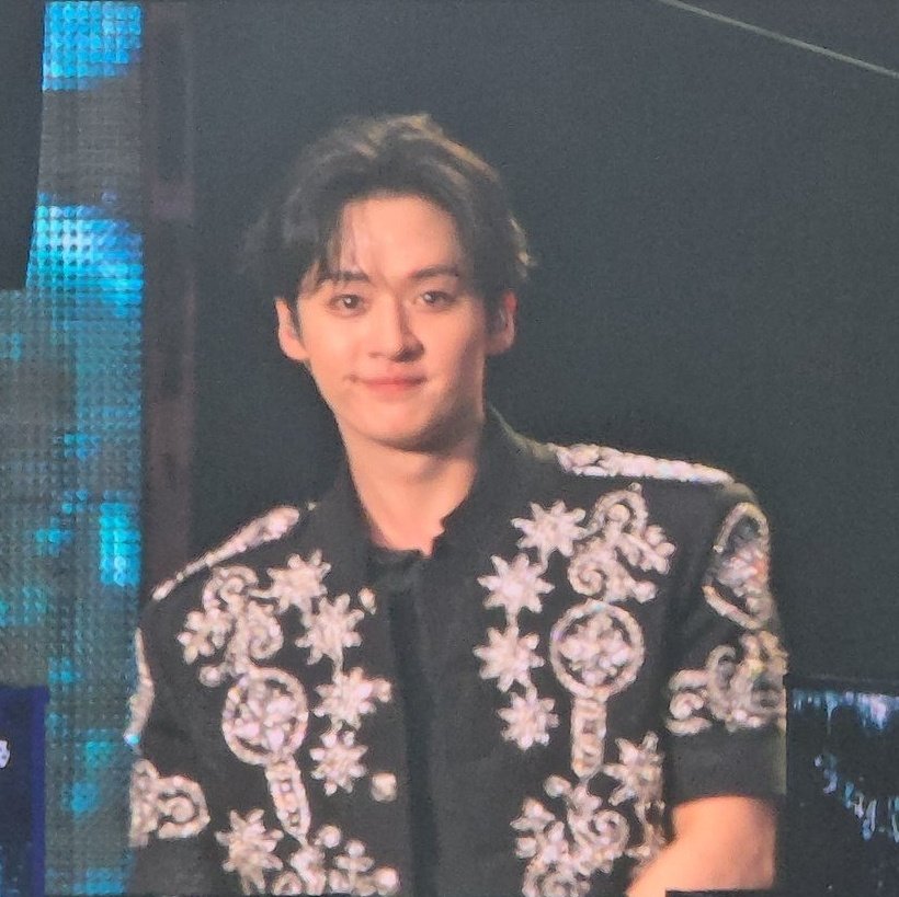 LEE KNOW AND HIS SMIRK