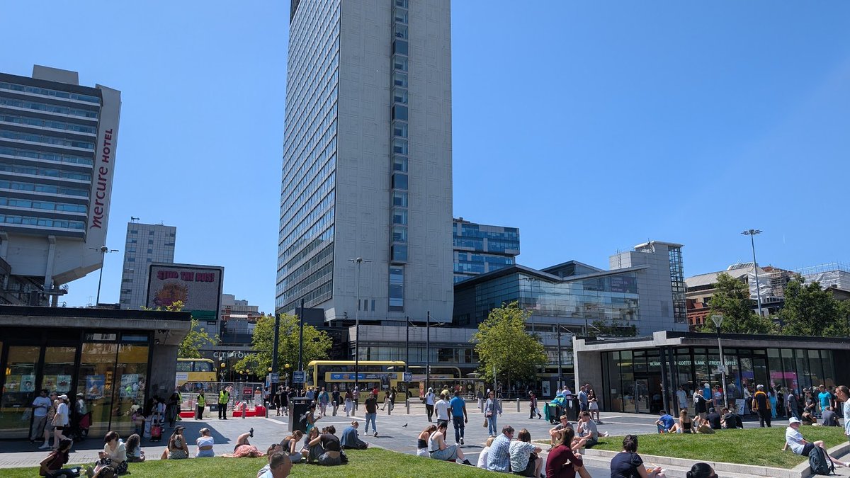 #Manchester Piccadilly this afternoon..
