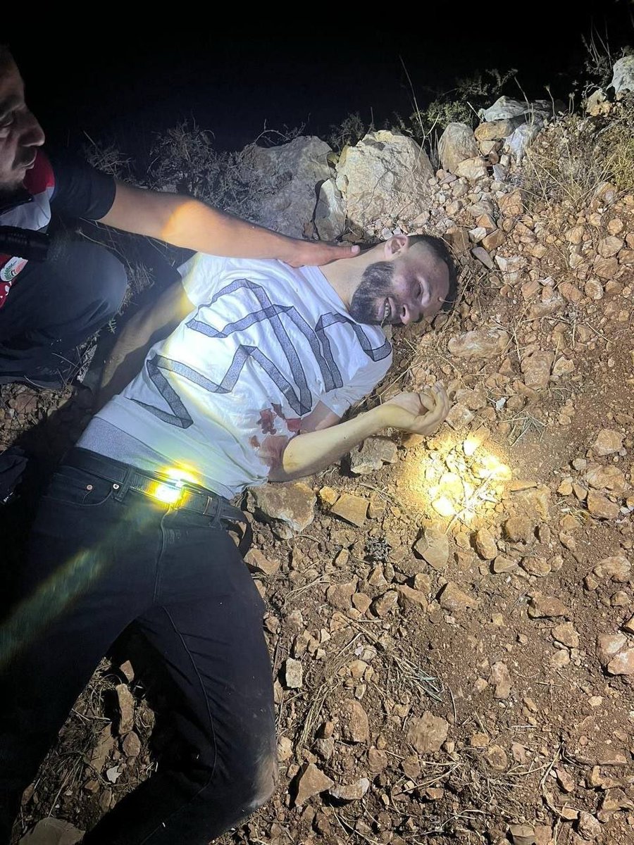 وُجدَ مبتسماً

قبل قليل العثور على جثمان الشهيد محمد عوض والذي قتله قطيع من المستوطنين بالقرب من رام الله