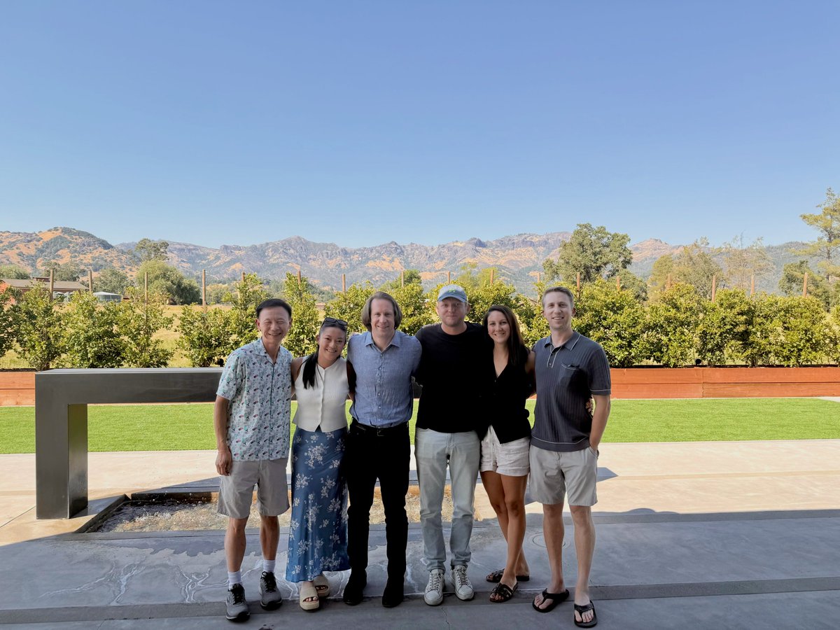 drapervc's tweet image. Huge thanks to Scott Becker, Founder of Realm Cellars, for hosting the DA team during our offsite this week. The wine was stellar, but Scott's founder story stole the show.
Scott bought Realm out of bankruptcy, then rebuilt it, fruit by fruit, barrel by barrel, into one of…