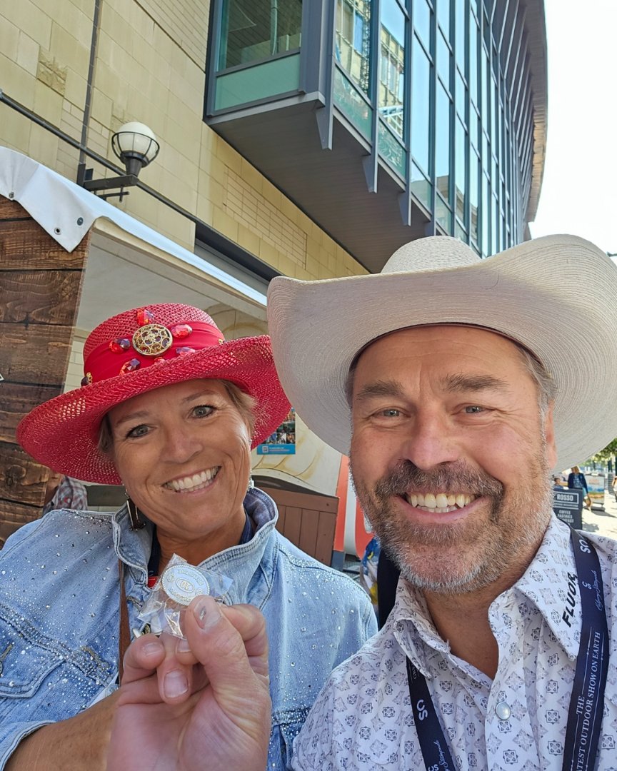 agentchrismat's tweet photo. This year marks my 10th year volunteering with the #CalgaryStampede ,  I've meet people from all over the world experiencing this incredible outdoor show. This is always a time to show the world what Calgary has to offer. 🏡🤠
 #yycevents https://t.co/98po3oL1Xk