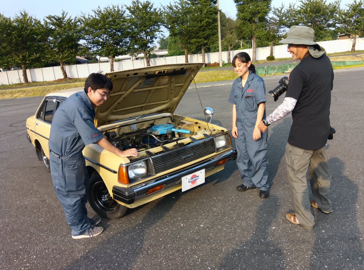 saijidai's tweet image. クラシックカークラブです　先日　レストア中の日産サニー３１０型について自動車情報サイトResponseの取材を受けました　パーツごと多くの部員が分担しましたが　仕上げまで携わった部員が取材対応しました　後日サイトに流れます
　お楽しみに！＃埼玉自動車大学校　＃Response
