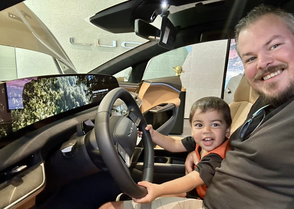 brettdoesstocks's tweet image. Stopped by $LCID again today which was busy with a lot of people asking questions. I do think they can learn a bit about the retail experience from Apple but it really is an awesome car.