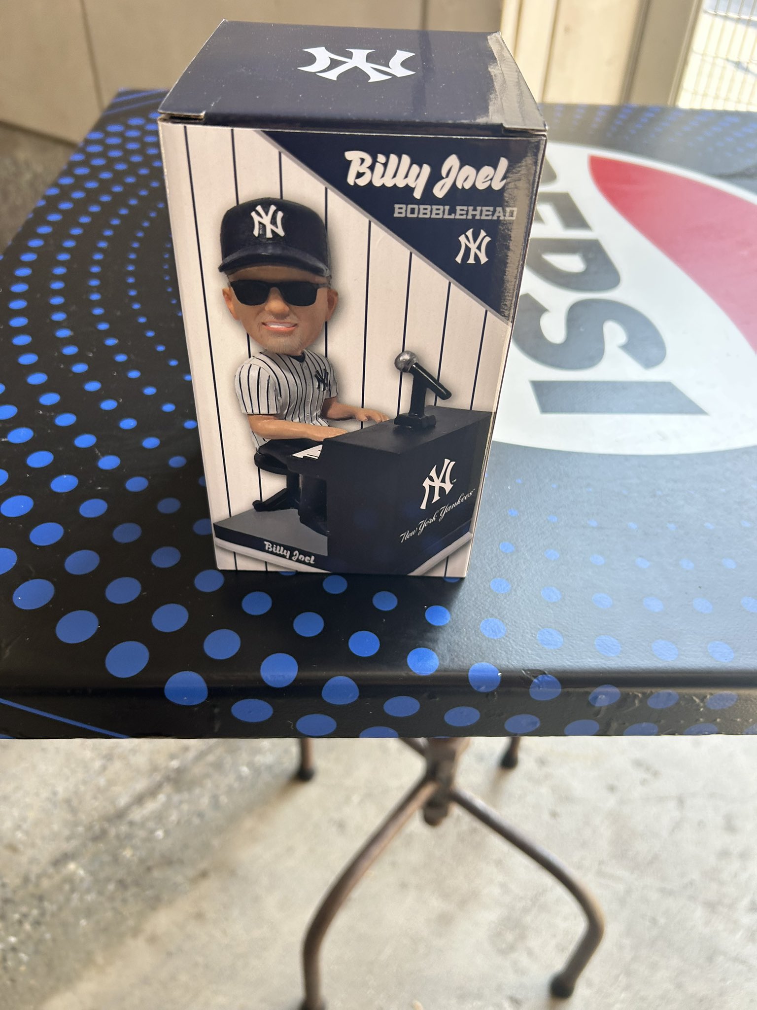 Billy Joel Bobblehead ニューヨーク・ヤンキース The Yankees are giving away a Billy Joel bobblehead at their