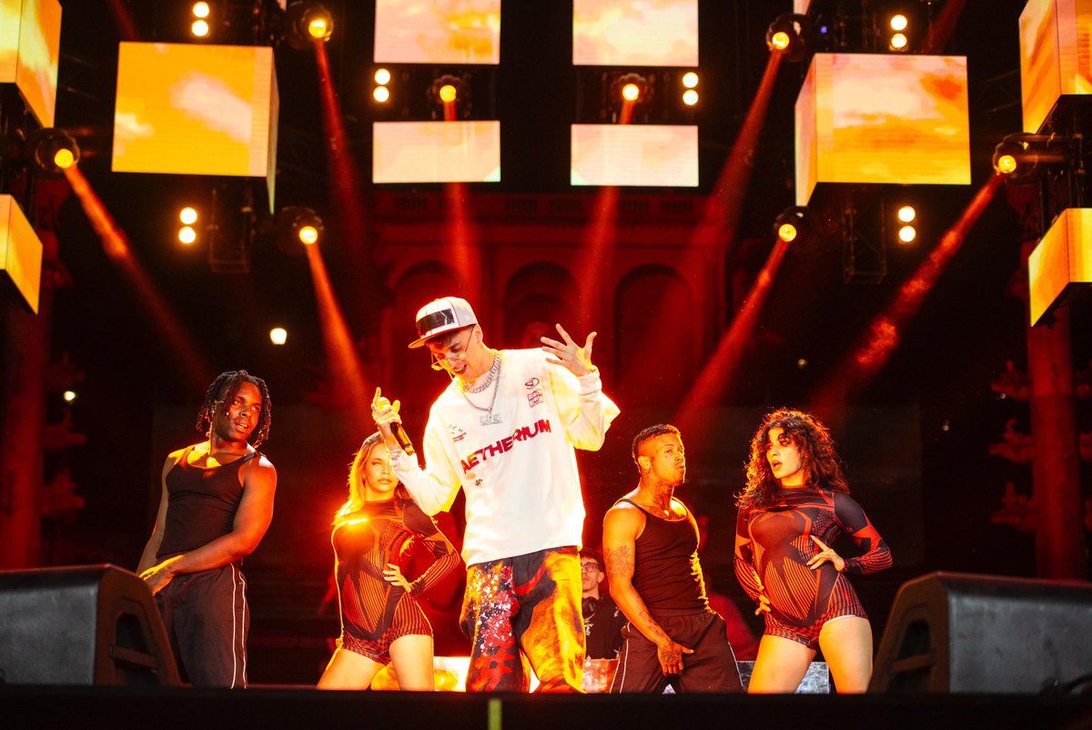 Se sentite qualcuno urlarle tutte siamo noi!

#TIMSummerHits 

Ph Pamela Rovaris