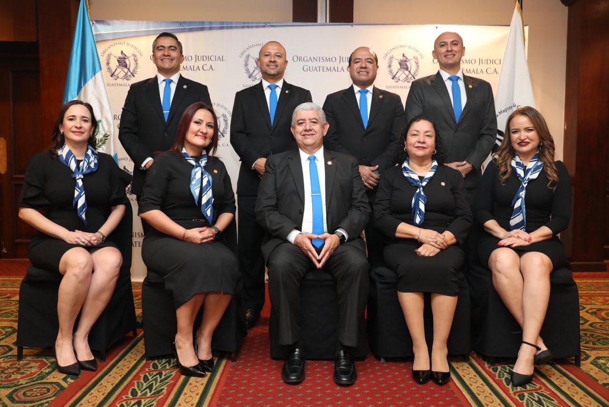 Junta Directiva del Instituto de Magistrados de la Corte de Apelaciones del Organismo Judicial toma posesión para el periodo 2025-2026

👉🏻Link:facebook.com/share/p/19LAbg…

#OJ #CSJ