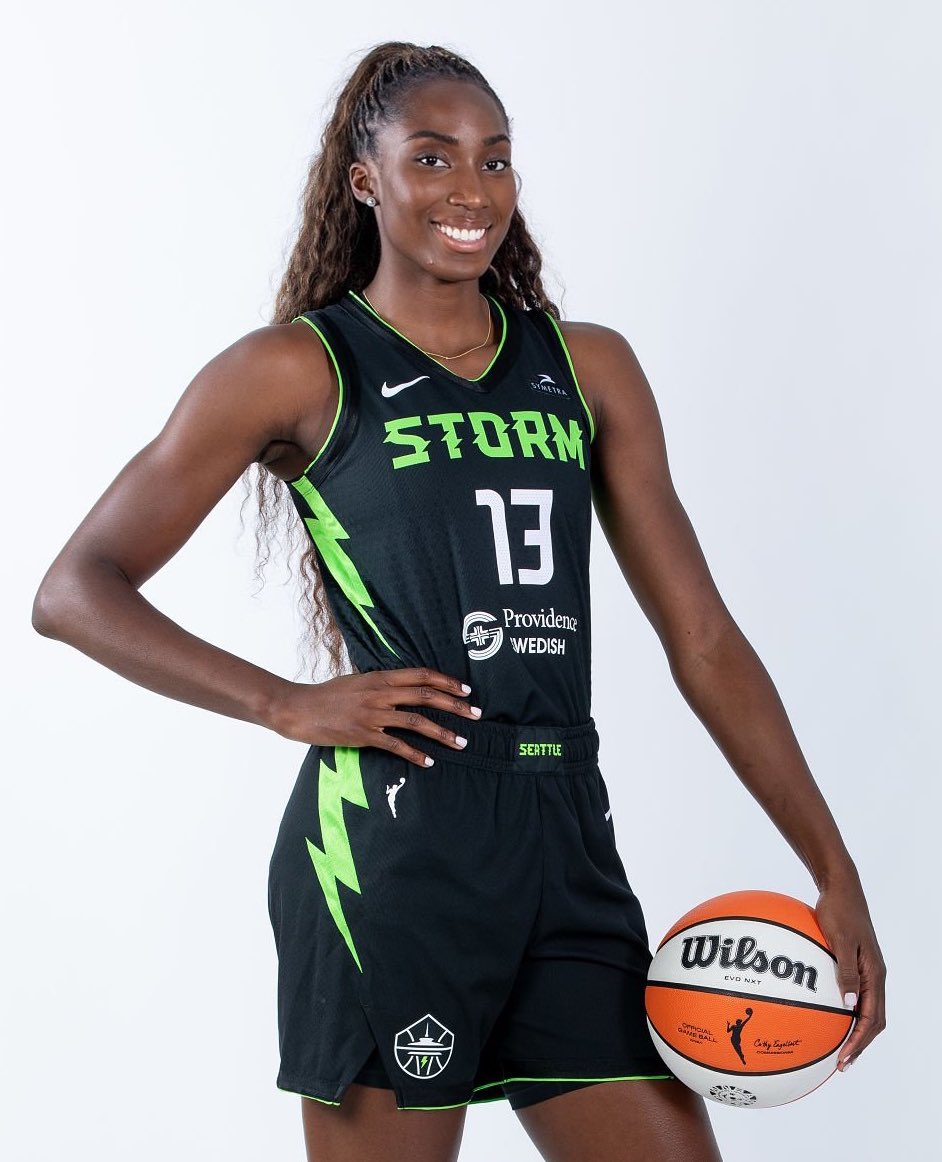 MILESTONE: Ezi Magbegor becomes the ninth-fastest player in WNBA history to record 300 career blocks! 🌩️✨