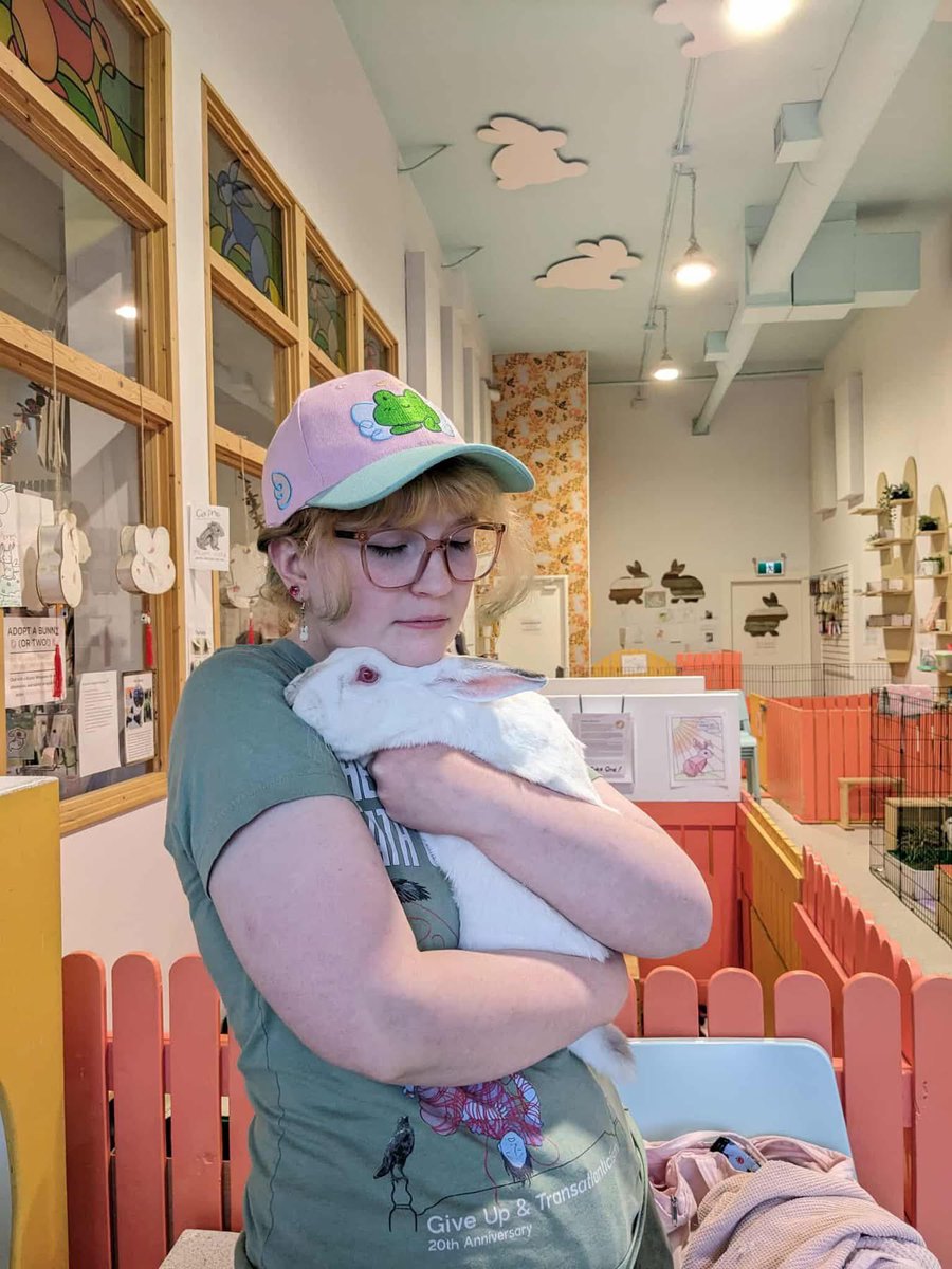 RabbitatsRescue's tweet image. Dr. Veronica vaccinated 147 rabbits against rabbit hemorrhagic disease on Wednesday at @bunnycafe_van + on a Richmond vaccine road trip. Thanks to Dr. Veronica & to Chelsea & Deanna for organizing!
To join waitlist for our next vaccine clinic➡️rabbitats.org/vaccine
