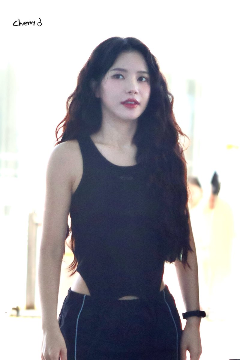 250712
ICN▶️KHH

곱슬머리 느좋…🤲🏻

#솔라 #Solar
#MAMAMOO #마마무
#金容仙 #頌樂 #颂乐