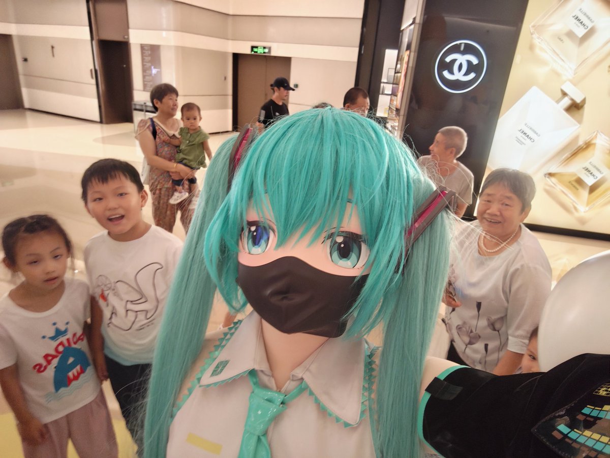 每次去商场都是孩子王😋

#kigurumi #cosplay