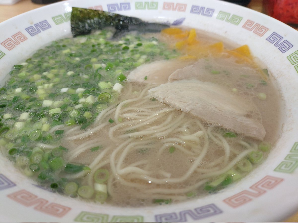 yo_setuman's tweet image. 塩分補給に豚骨プラス夏バテ防止効果のあるネギタップリラーメン(笑)
#朝倉ラーメンセンター