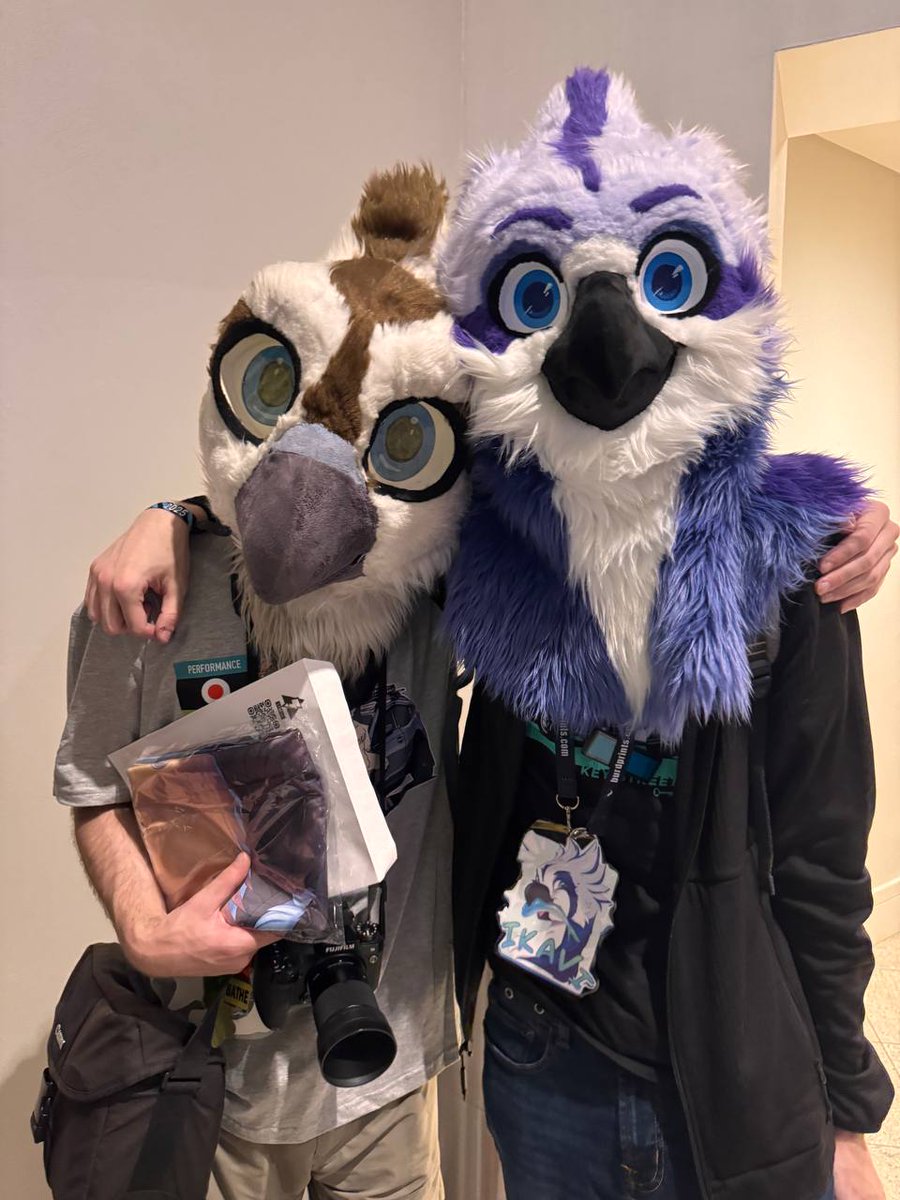 Happy #FursuitFriday! Throwback to this year's FWA with <a href="/OspIkavi/">Ikavi</a>!