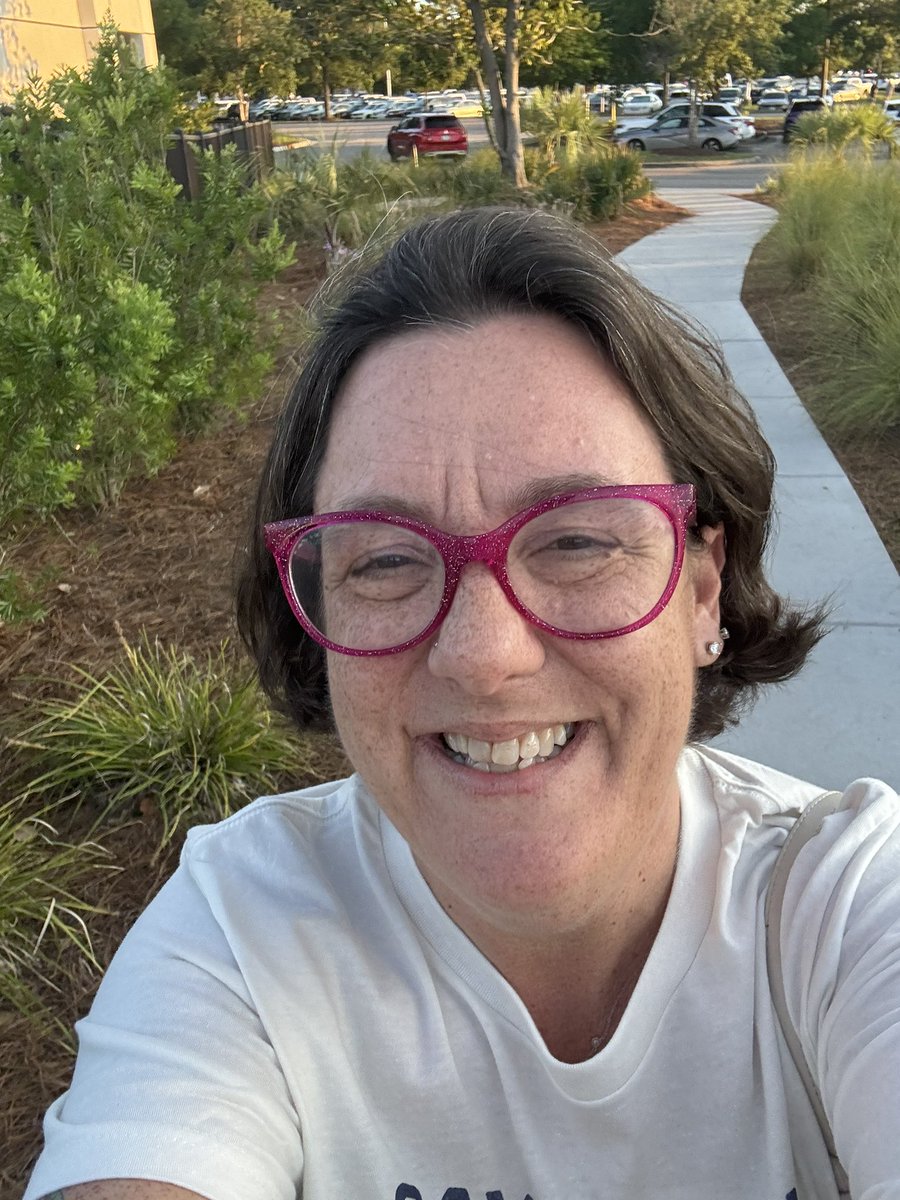 parker_marker's tweet photo. @dolcegabbana , how can you help me find these frames?  👓 They’re my favorite, and I always got the most compliments. Now they’re broken and I’m sad. 😕 Help! https://t.co/tjIPgn1aos