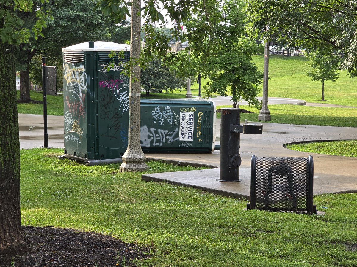 BouwmanKristen's tweet image. On the way to work this morning
#urbandecay