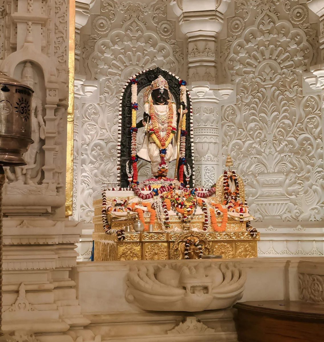 प्रभु श्रीरामलला के दिव्य और अलौकिकदर्शन
राम रामेति रामेति, रमे रामे मनोरमे।
सहस्रनाम तत्तुल्यं, रामनाम वरानने ॥
             जय श्री सीताराम 🚩