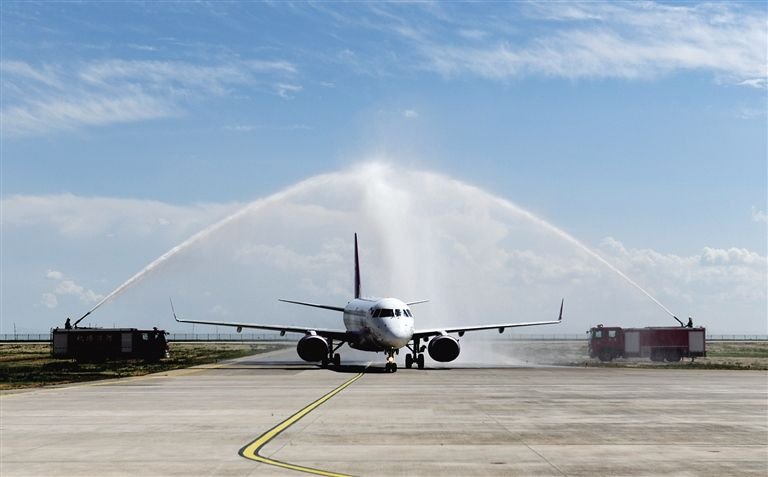 Эрээн - Улаанбаатар чиглэлийн нислэгийн шугам албан ёсоор нээгдсэнд тун баяртай байна. Энэ нь "Бүс ба Зам" санаачилгын умардад чиглэсэн нээлттэй байдалд шинэ алхам боллоо. Тус нислэгийн шугам Хятад, Монголын аялал жуулчлал, харилцан солилцоог илүү хялбар болгоно гэдэгт итгэлтэй