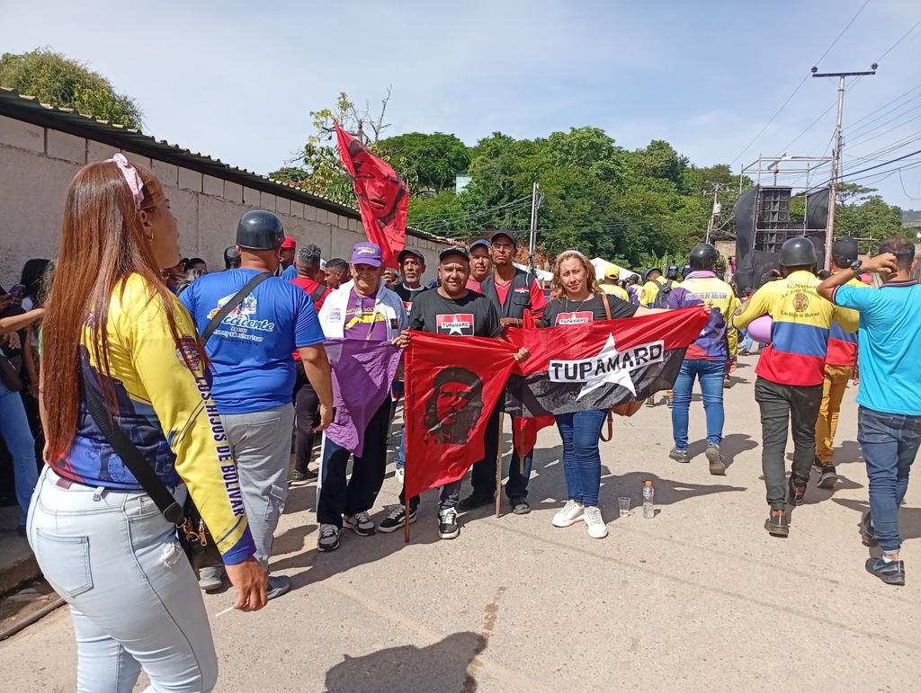 Sucre_MRT's tweet photo. Desde cada espacio seguimos impulsando el #ComunaONada

En el Mpio. @BermudezMRT del Edo. #Sucre la Militancia #Tupamaro Junto al Candidato @AlcaldeJulioRod, los candidatos a concejales y el pueblo se da inicio a la campaña para la victoria de este próximo #27DeJul

#VotaTupamaro https://t.co/jhW1k7cdkL