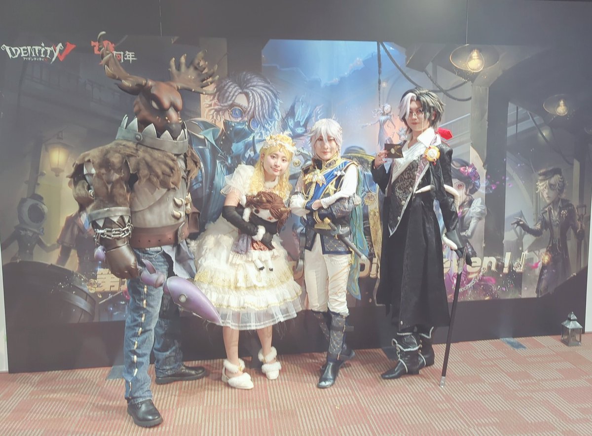 オフラインイベ来ました⸜🙌🏻⸝‍
生のしりあさんとお話して対戦できるの凄いな〜！！レイヤーさんもめっちゃ素敵だ🥹💕
#第五人格DigDigSeven 
#第五人格7周年