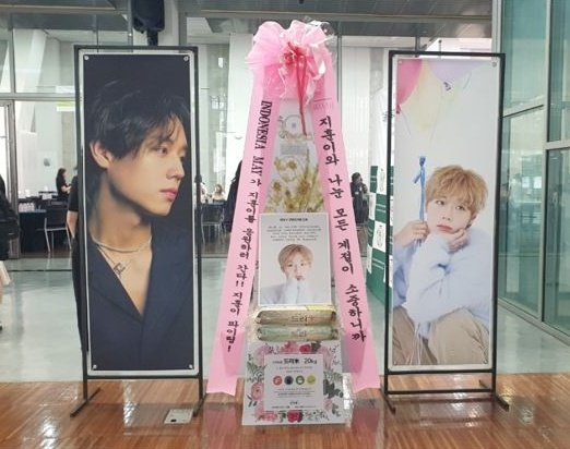 The rice wreath is installed! 인도네시아 메이가 응원합니다 지훈이!! 팬미팅 화이팅!! #박지훈 #PARKJIHOON