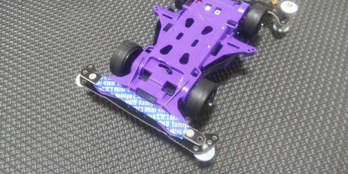kei_tnsk_MF's tweet image. 初めてVSシャーシ組み立てたけど、フロントブレーキ貼るとこない…
なんか無理やりまっすぐのステー取り付けたけど、これでブレーキになるんかな
#ミニ四駆好きな人と繋がりたい
#ミニ四駆初心者