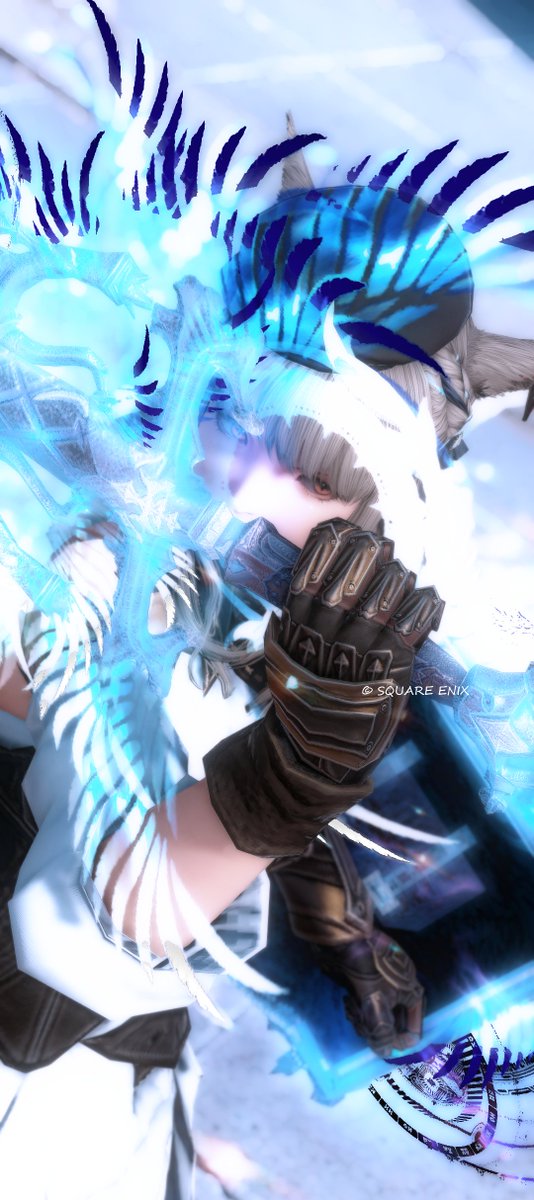 こういう隙間から眼が見えてる感じが結構好き