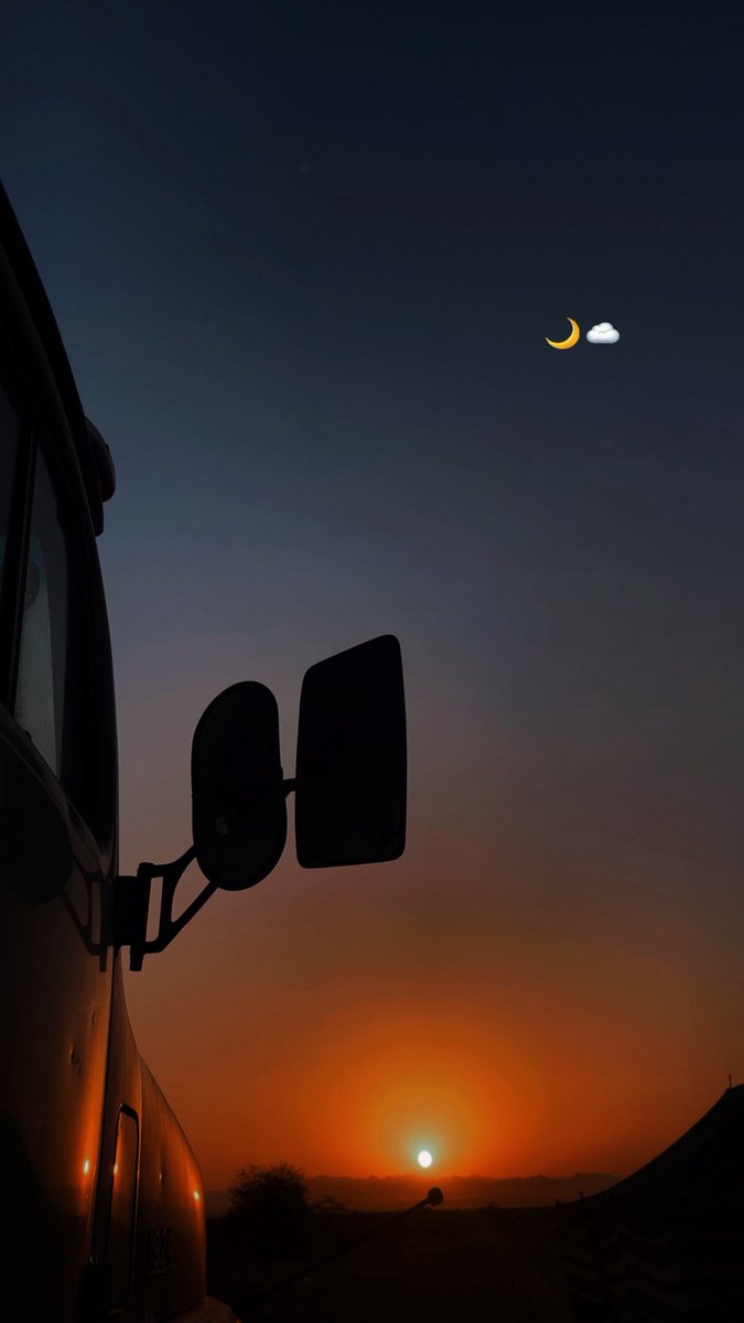 يالله بصبحٍ يطلق الرزق والنور
صبحٍ تباشيره على الكون كله
#تصويري 🍂🐪