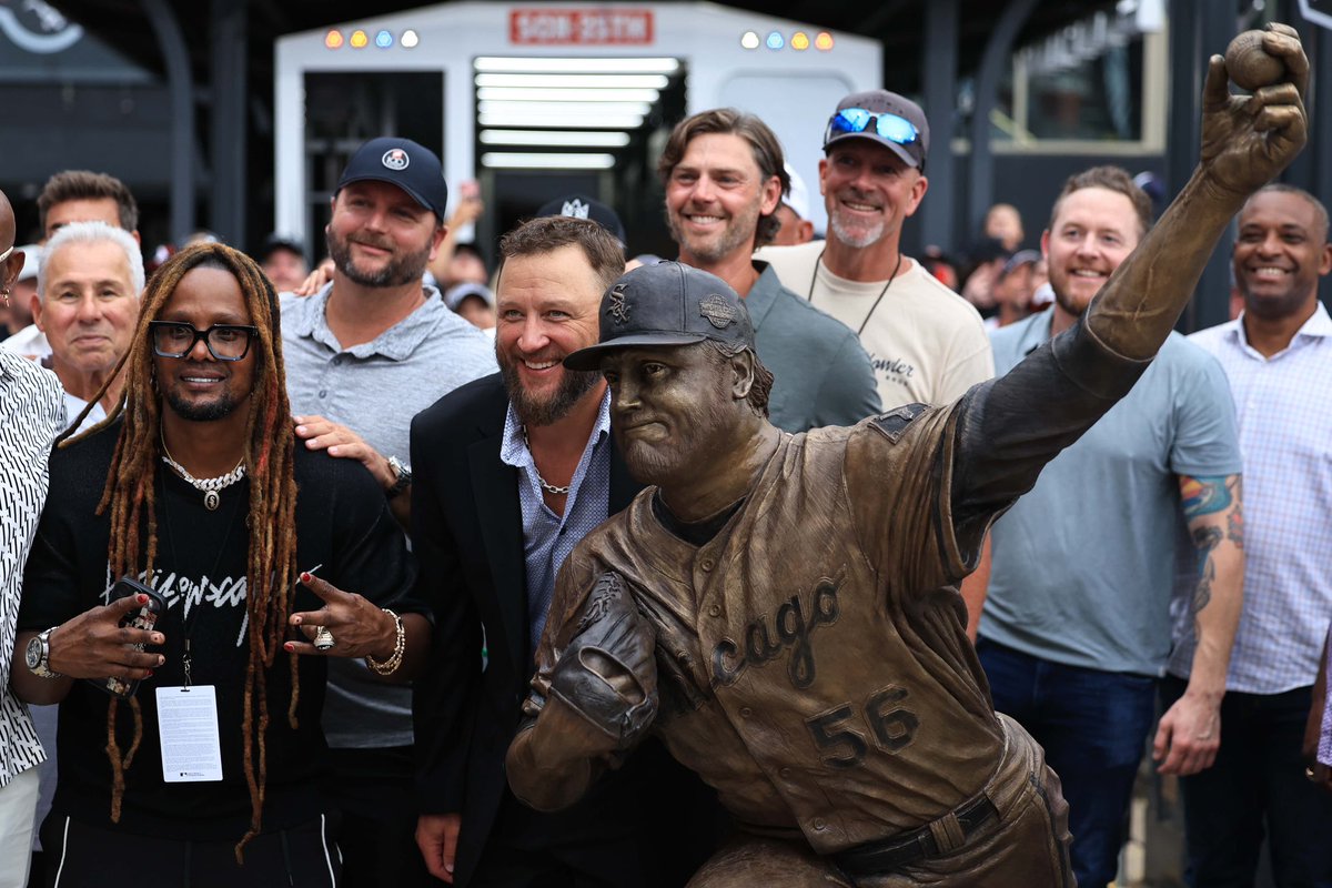 The Mark Buehrle statue has been unveiled